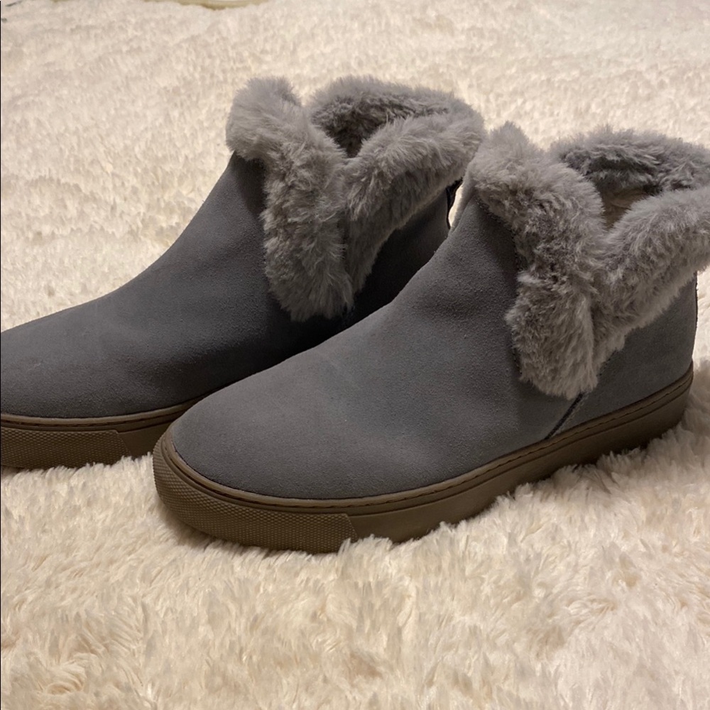 Cougar Suede Women's Gray Fur-Lined Ankle Boots.  Price drop.  Make offer.